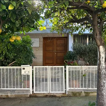 Holiday home Three Bedroom Family House
